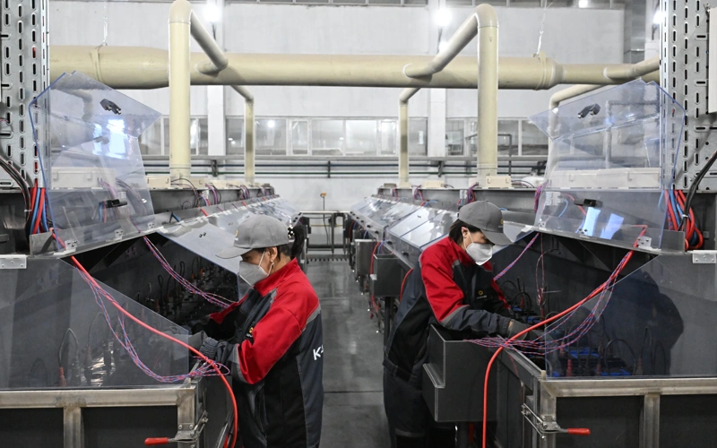 рабочие, завод