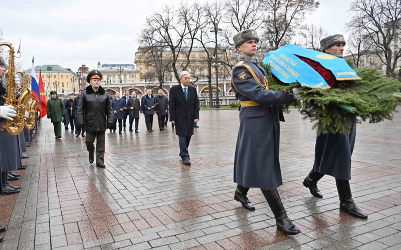 Президент Казахстана возложил цветы к&nbsp;&laquo;Могиле неизвестного солдата&raquo; в&nbsp;Москве