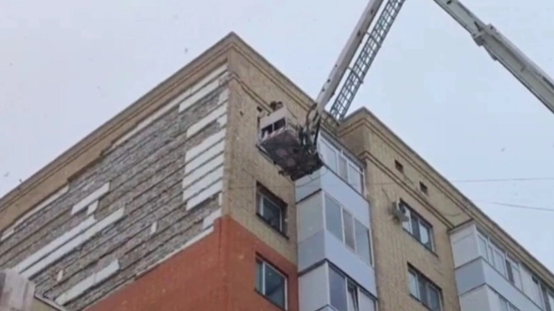 Обрушение облицовки ЖК в Астане