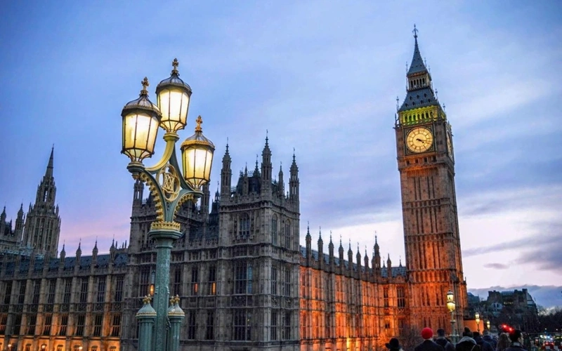 Скандал в правительстве Британии: утечки, интриги и борьба за лидерство