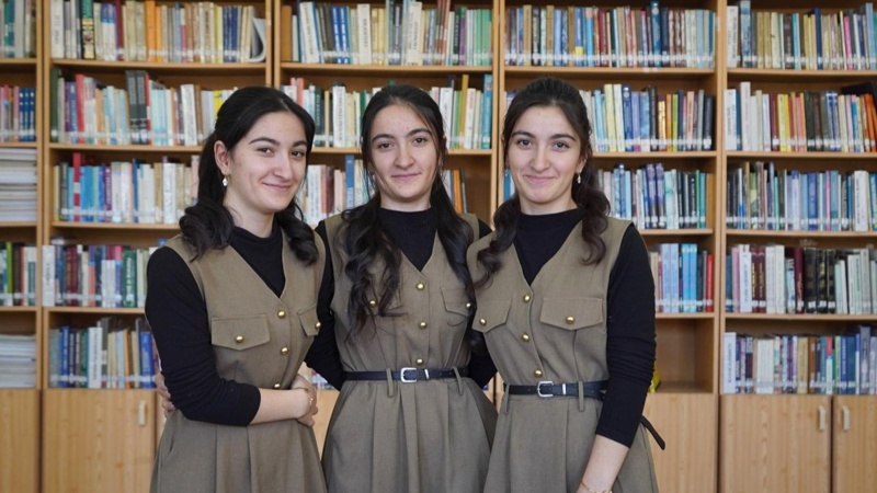 Әзербайжандық үшем мен қырғызстандық егіздер Түркістанда қазақ тілін үйреніп жүр Әзербайжандық үшем мен қырғызстандық егіздер Түркістанда қазақ тілін үйреніп жүр