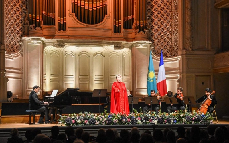 Opera ánshisi Maıra Muhamedqyzy Parıjde jeke kontsertin ótkizdi