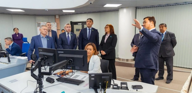 Senatorlar ushý qaýipsizdigi jáne aeronavıgatsııa júıesin damytý máselelerin talqylady
