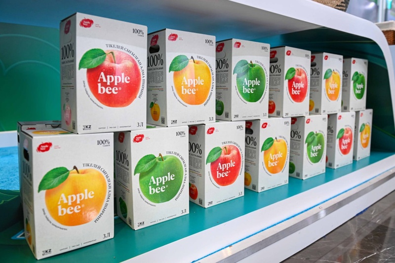 President surveys exhibition of digital solutions for agriculture 