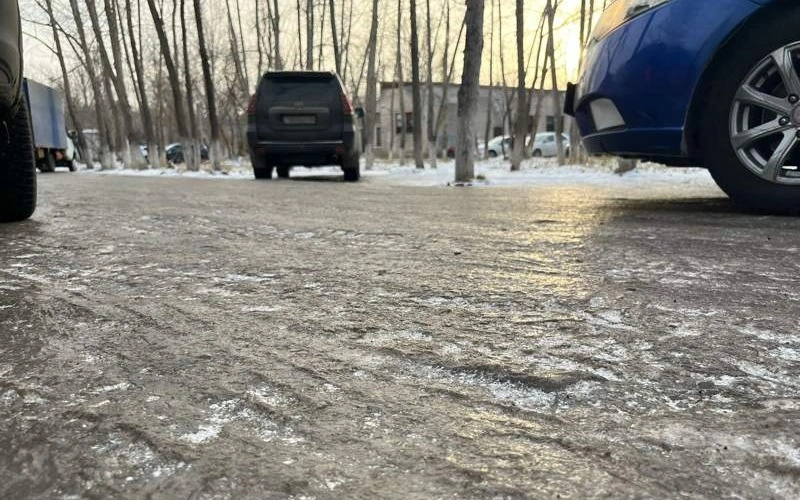 Резкое понижение температуры привело к травмам из-за гололеда в Павлодаре
