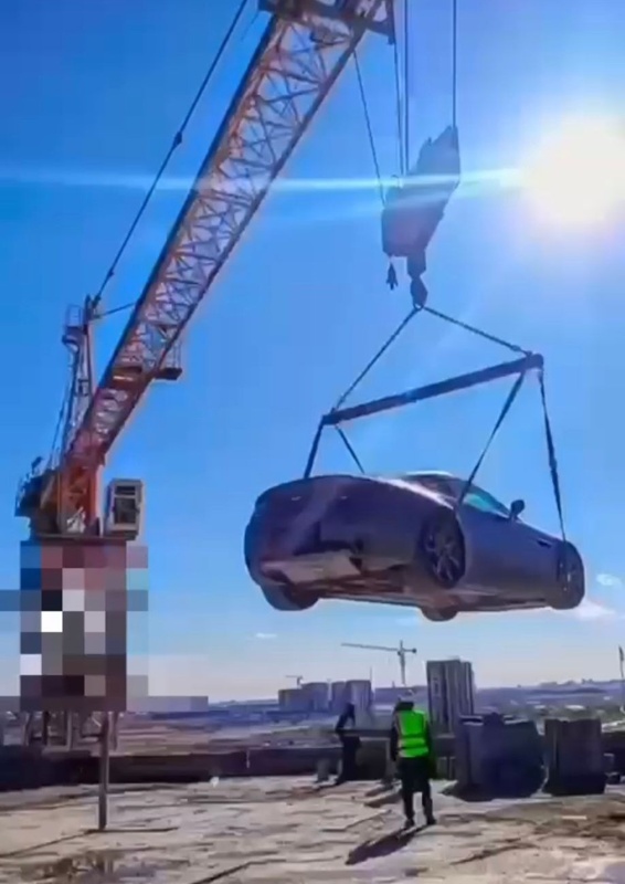 Безумный трюк в Шымкенте: водитель устроил дрифт на высоте 12-го этажа Безумный трюк в Шымкенте: водитель устроил дрифт на высоте 12-го этажа