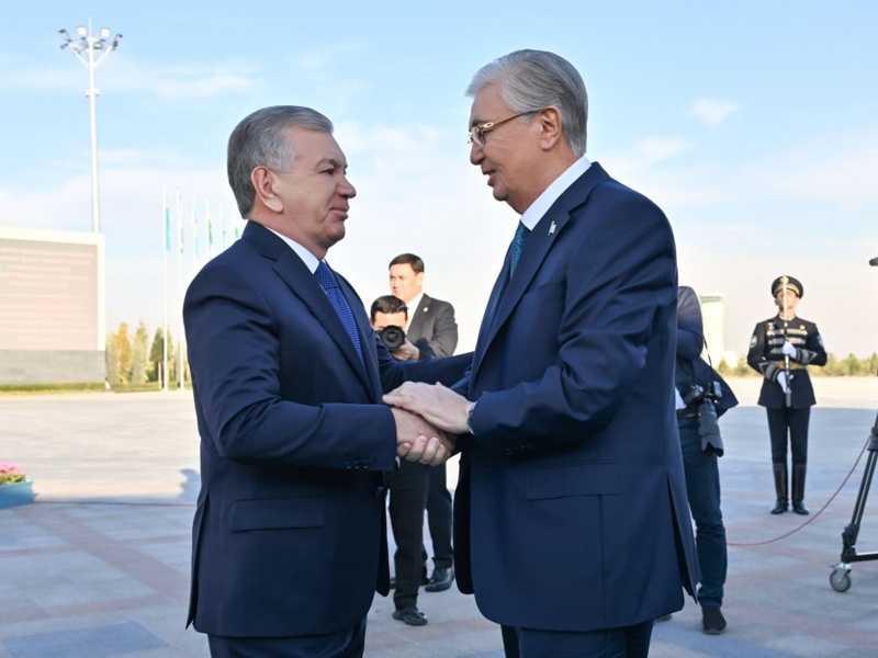 Kassym-Jomart Tokayev arrives in Tashkent