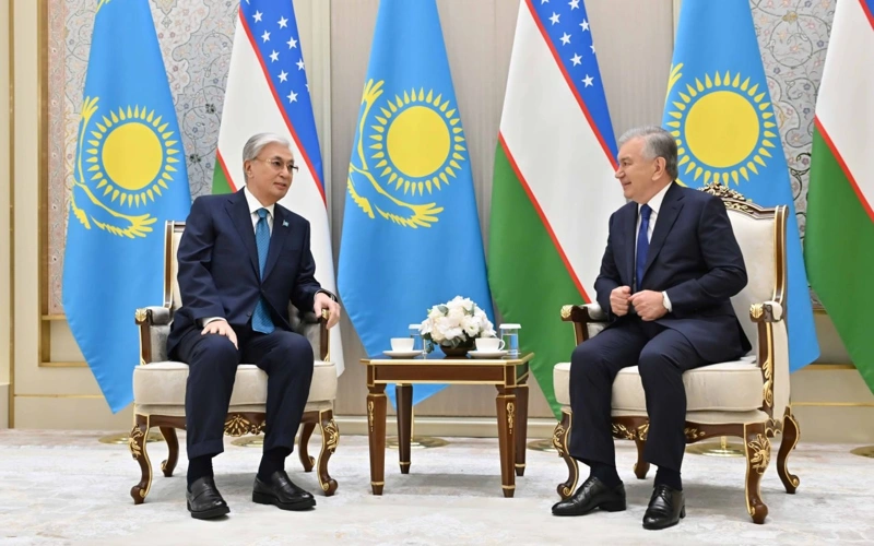 Президенты Казахстана и Узбекистана побеседовали в аэропорту «Ташкент-Хумо»