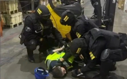 В Алматы работник авиакомпании осужден за кражу смартфонов на 7,6 млн тенге