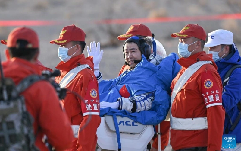 Застрявшие в космосе тайконавты вернулись на Землю