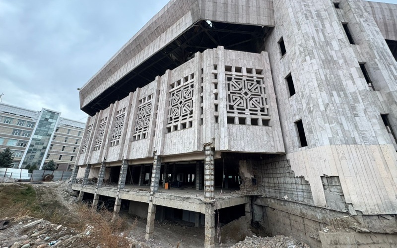 Что происходит со Дворцом студентов в Алматы