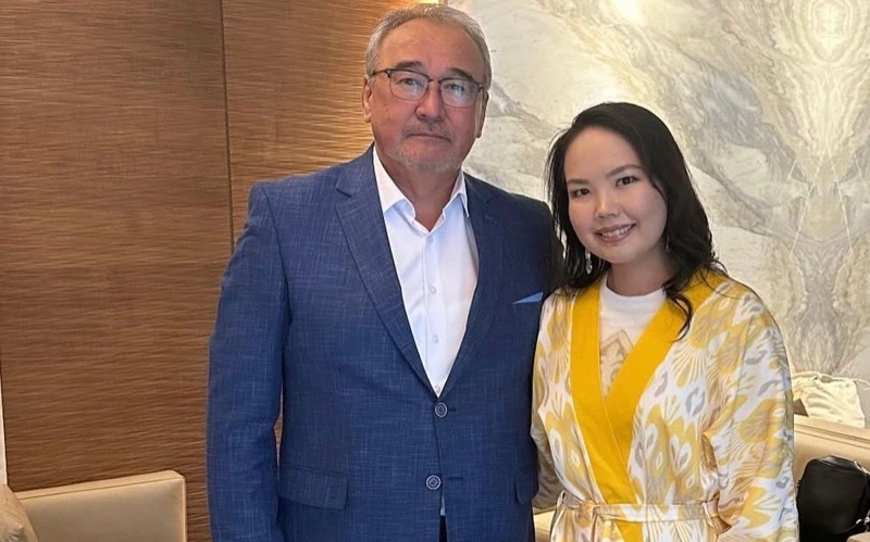 Әнші Нұрлан Өнербаевтың «қызы» бестселлер авторына айналды