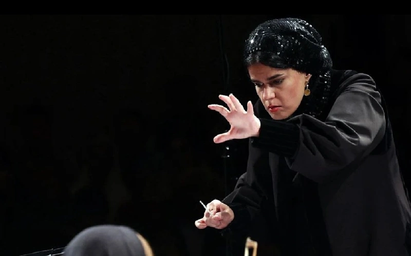 46 лет спустя женщина стала дирижером симфонического оркестра в Иране