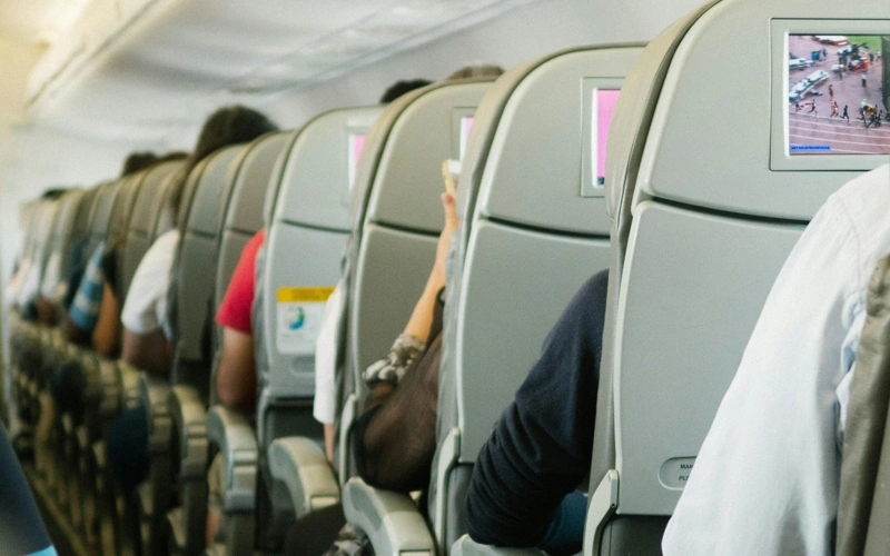 Пассажир открыл аварийный выход: Air Astana требует возмещения ущерба