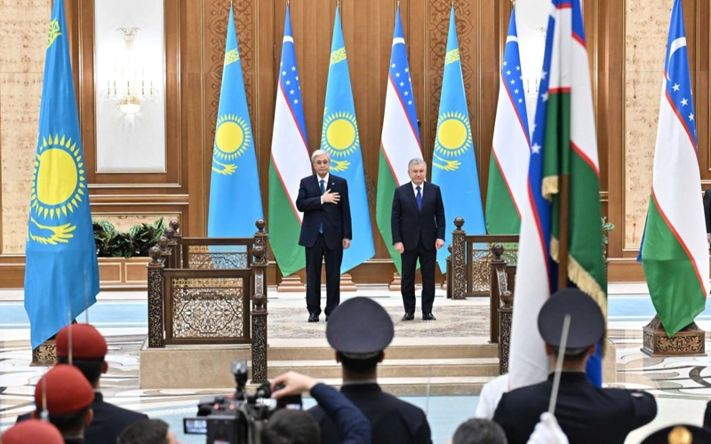 Kassym-Jomart Tokayev receives ceremonial welcome in Tashkent 
