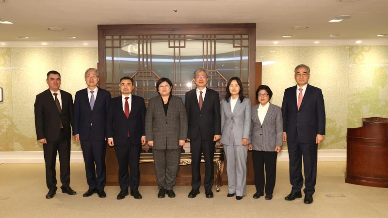 哈萨克斯坦与韩国宪法法院签署备忘录 将深化宪法司法合作