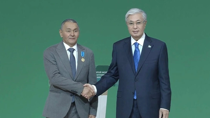 Президент Ұлытау облысының Ауыл шаруашылығы еңбеккерін «Ерен еңбегі үшін» медалімен марапаттады