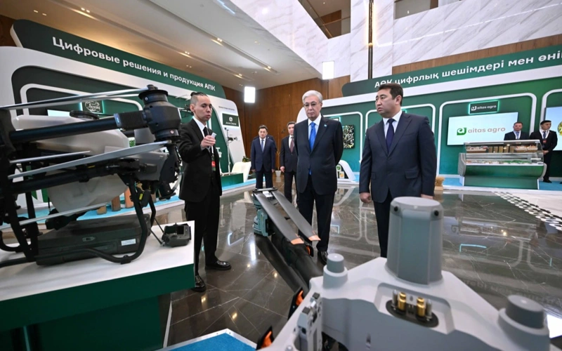 Президент Казахстана осмотрел выставку цифровых решений в сфере сельского хозяйства 