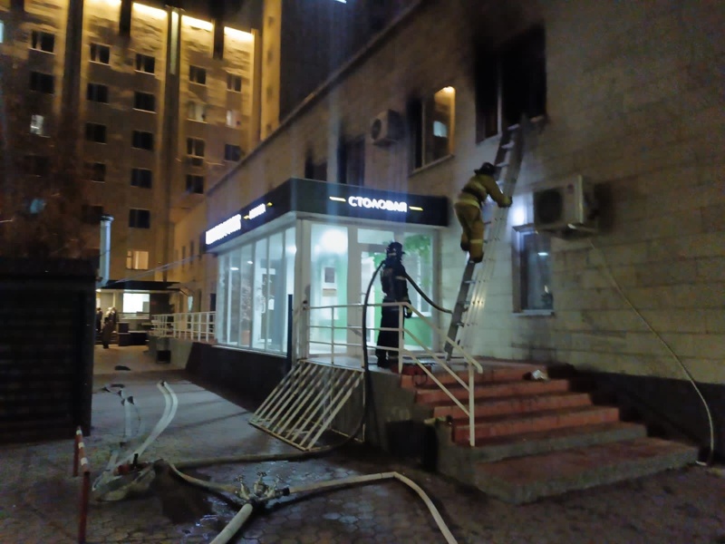 150 человек эвакуировались из кафе и гостиницы при пожаре в Кокшетау 150 человек эвакуировались из кафе и гостиницы при пожаре в Кокшетау