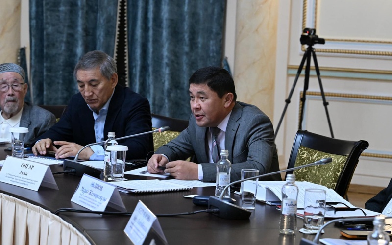 Қазақ хандығына арналған төртінші томның қолжазбасы қайта қаралды - Қарин Қазақ хандығына арналған төртінші томның қолжазбасы қайта қаралды - Қарин