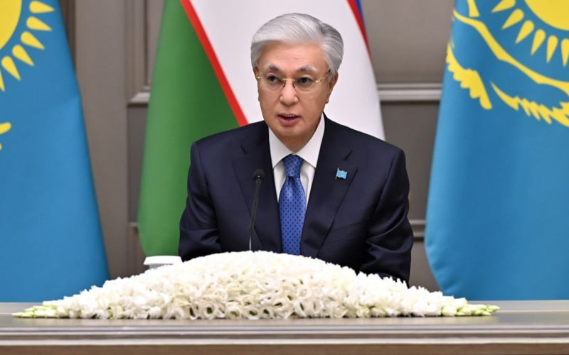 Касым-Жомарт Токаев и Шавкат Мирзиёев провели совместный брифинг Касым-Жомарт Токаев и Шавкат Мирзиёев провели совместный брифинг