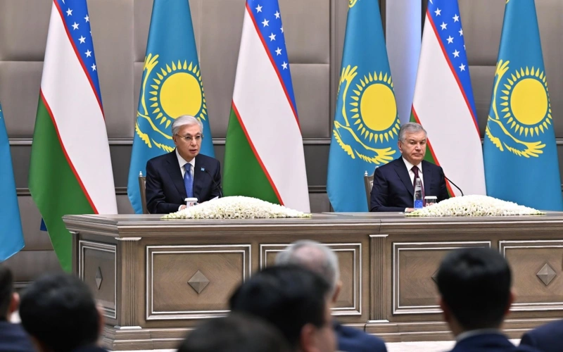 Касым-Жомарт Токаев и  Шавкат Мирзиёев провели совместный брифинг