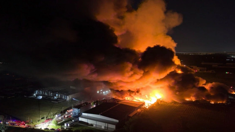 Powerful explosion strikes industrial complex south of Buenos Aires