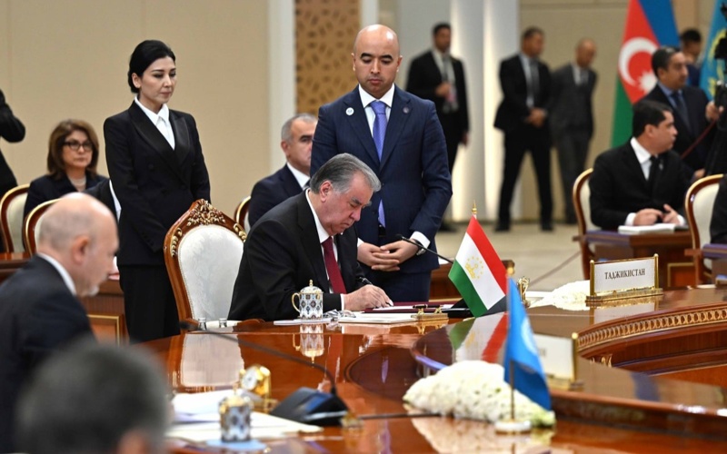 Орталық Азия мемлекеттері басшыларының VII Консультативтік кездесуінің қорытындысы бойынша президенттер мынадай құжаттарға қол қойды: Орталық Азия мемлекеттері басшыларының VII Консультативтік кездесуінің қорытындысы бойынша президенттер мынадай құжаттарға қол қойды: