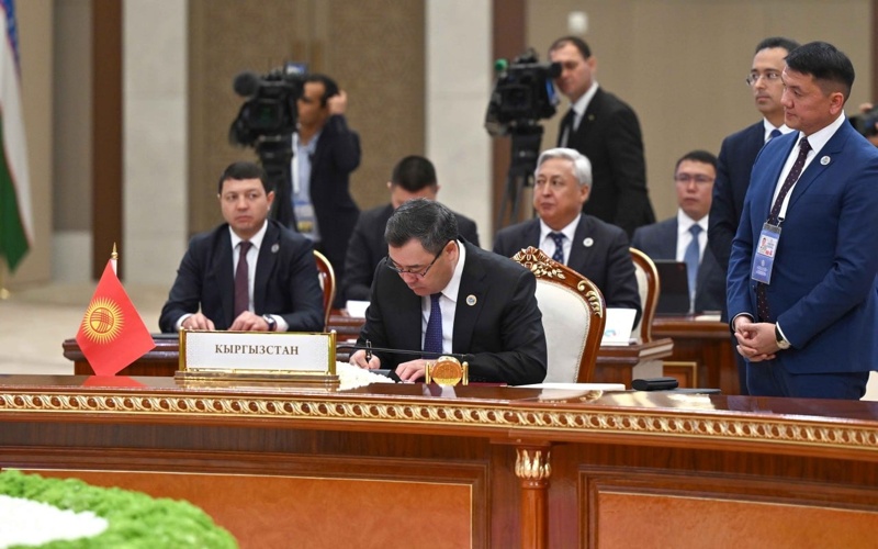 Орталық Азия мемлекеттері басшыларының VII Консультативтік кездесуінің қорытындысы бойынша президенттер мынадай құжаттарға қол қойды: Орталық Азия мемлекеттері басшыларының VII Консультативтік кездесуінің қорытындысы бойынша президенттер мынадай құжаттарға қол қойды: