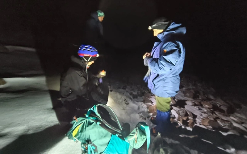 Потерявшийся в горах Алматы подросток получил обморожение: ему помогли спасатели