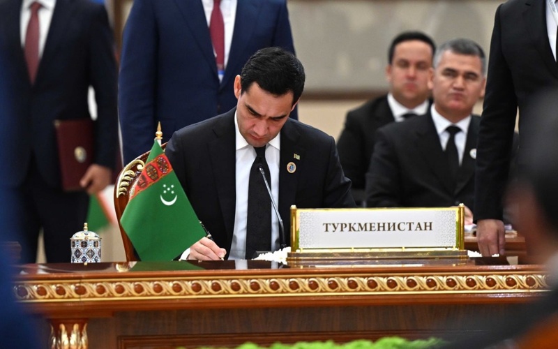 Орталық Азия мемлекеттері басшыларының VII Консультативтік кездесуінің қорытындысы бойынша президенттер мынадай құжаттарға қол қойды: Орталық Азия мемлекеттері басшыларының VII Консультативтік кездесуінің қорытындысы бойынша президенттер мынадай құжаттарға қол қойды: