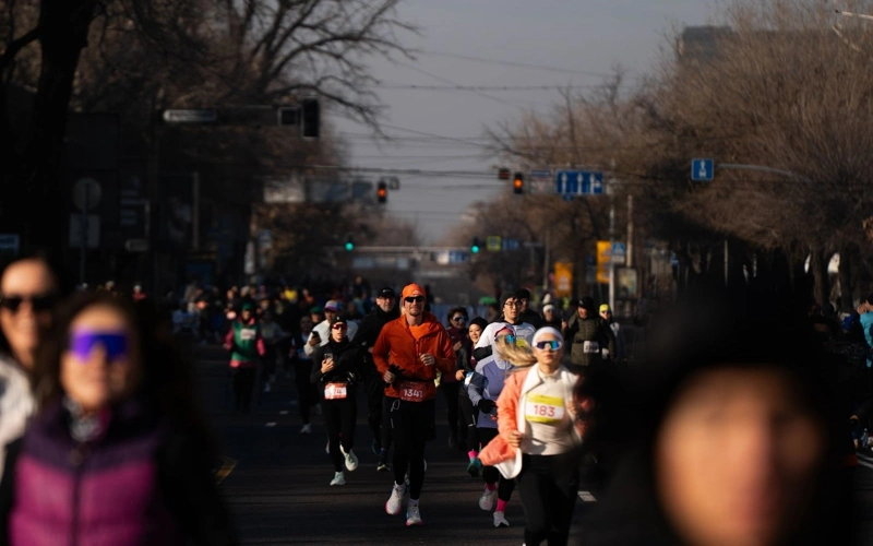 2500 участников из 20 стран: в Алматы состоялся финальный забег сезона — City Run