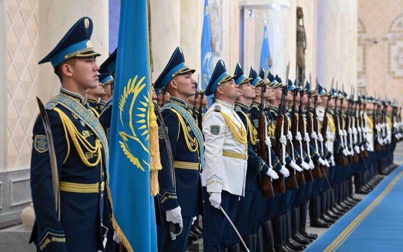 қарсы алды, Ақорда