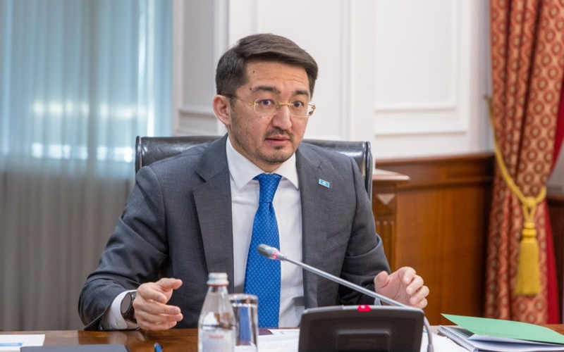 Jaslan Mádıev Bektenov halyqty áleýmettik qoldaý júıesin jetildirý máseleleri jóninde keńes ótkizdi