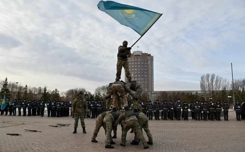 阿斯塔纳超过200名新兵宣誓效忠祖国