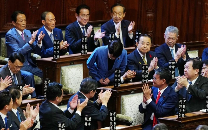 Жапонияда наразы топ премьер-министр Такаичидің қызметтен кетуін талап етті