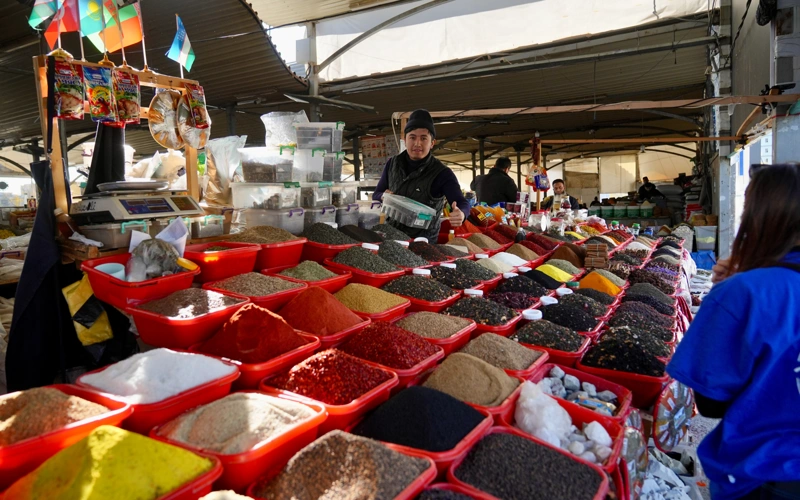 krýpy, bazar, chaı, orehı, kýraga, ızıým, bazar v Tashkente