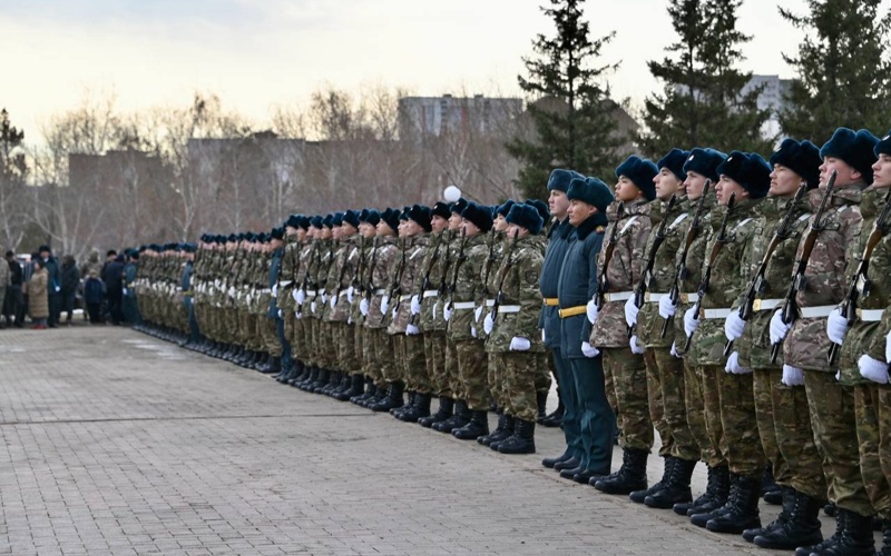 Astanada 200-den astam sarbaz Otanǵa adal bolýǵa ant berdi Astanada 200-den astam sarbaz Otanǵa adal bolýǵa ant berdi