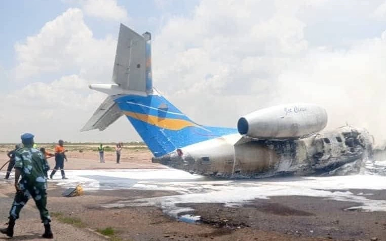 Самолет с министром ДР Конго выкатился за пределы ВПП и загорелся