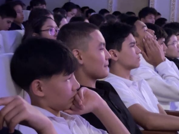 «S.O.S»: Елорда оқушылары нашақорлық қаупін қойылым арқылы сезінді