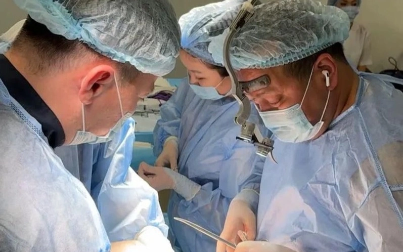 Онкохирурги Алматы спасли жизнь пациентке с тяжелым сердечным диагнозом и раком