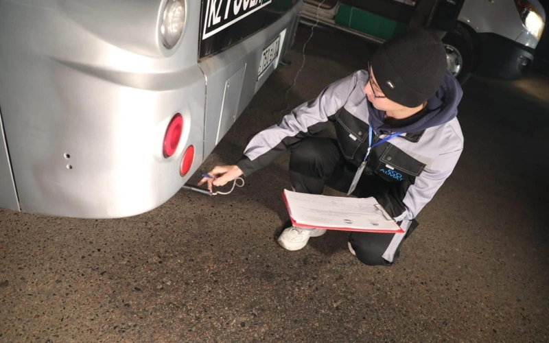 Рейд по проверке выбросов автомобилей прошел в Алматы