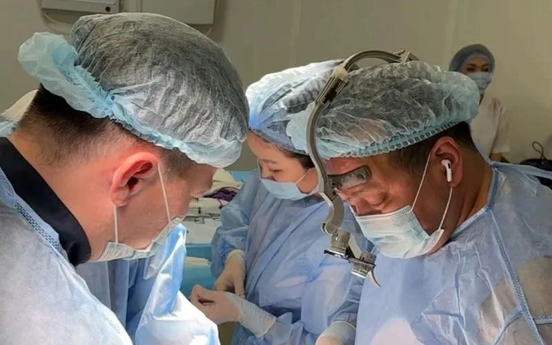 Алматы дәрігерлері 76 жастағы зейнеткерге ота жасады