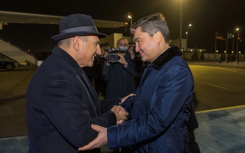 Armenııa Premer-mınıstri Nıkol Pashınıan Astanaǵa keldi 