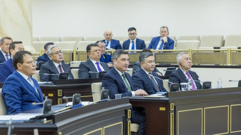 Memleket jumys isteýge qabiletti adamdy baǵyp-qaqpaıdy – Úkimet basshysy