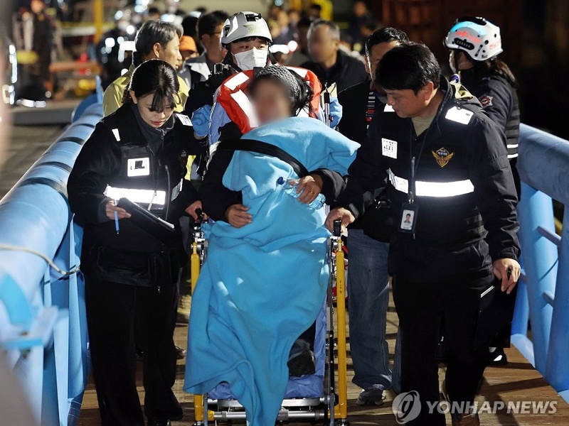The 26,546-ton Queen Jenuvia II is moved off the rocks at the islet of Jok off the southwestern coast on Nov. 20, 2025, in this photo provided by the Mokpo Coast Guard.