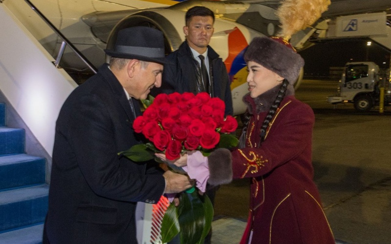 Никол Пашинян прибыл в Астану р