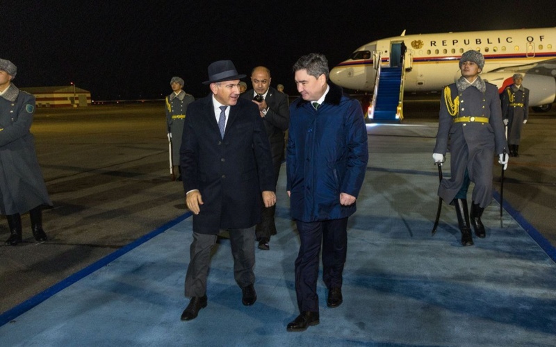 Никол Пашинян прибыл в Астану р