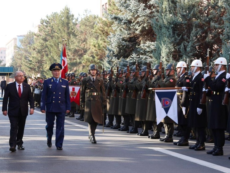 Қорғаныс министрі Түркияда