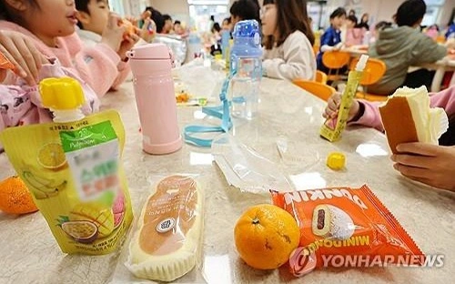 Non-regular school workers launch relay strike across South Korea